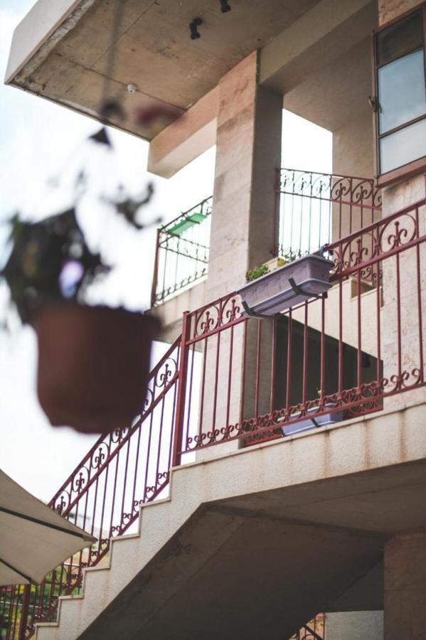 Damask Rose, Lebanese Guest House Jounieh Εξωτερικό φωτογραφία